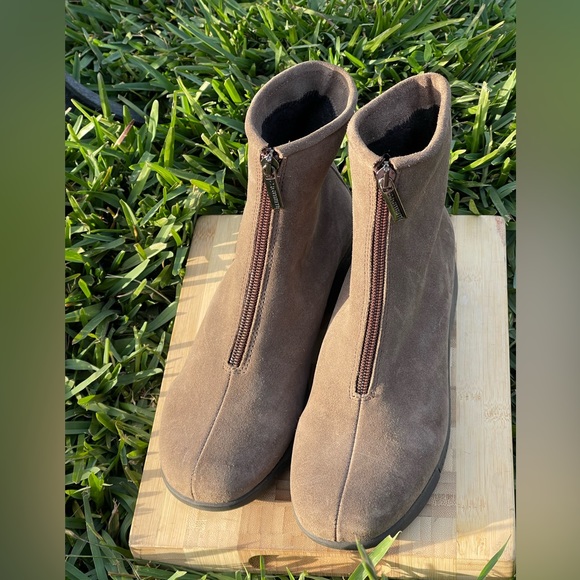 LA CANADIENNE suede Leather bootie black size 6.5 women’s $399 like new - Picture 7 of 12